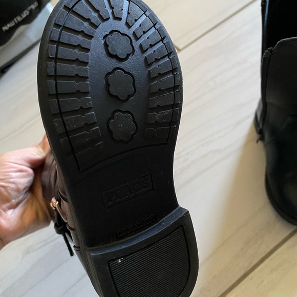 Boots for Girls - Picture 3 of 3